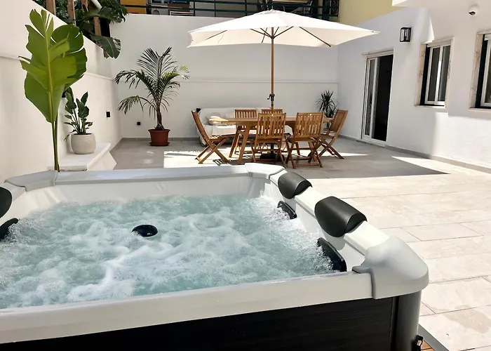 Miguel Surf House Costa da Caparica